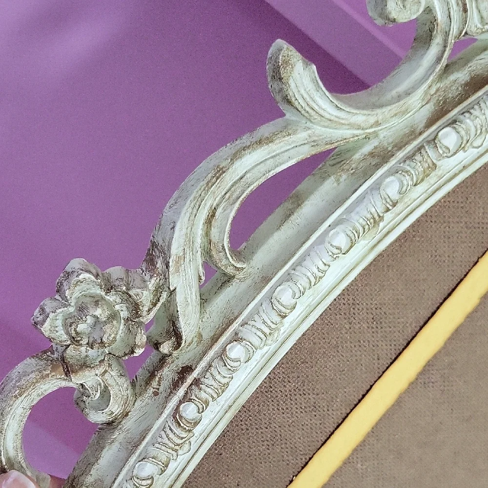 Elegant Vintage-Style Oval Wall Mirror